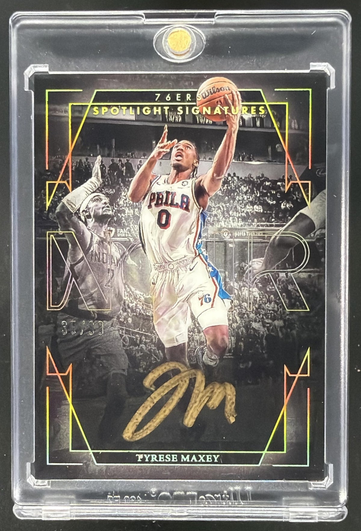 2024-25 Panini Noir Tyrese Maxey #SSV-TYM Spotlight Signatures Vertical /99 Auto