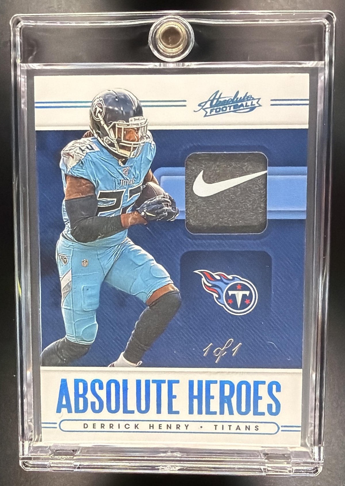 2020 Panini Absolute Derrick Henry #AH-15 Heroes Patch Platinum 1/1